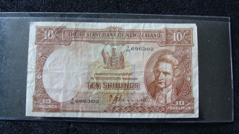 New Zealand 10 Shillings Banknote.#3/50 696302. The Reseerve Bank of New Zealand