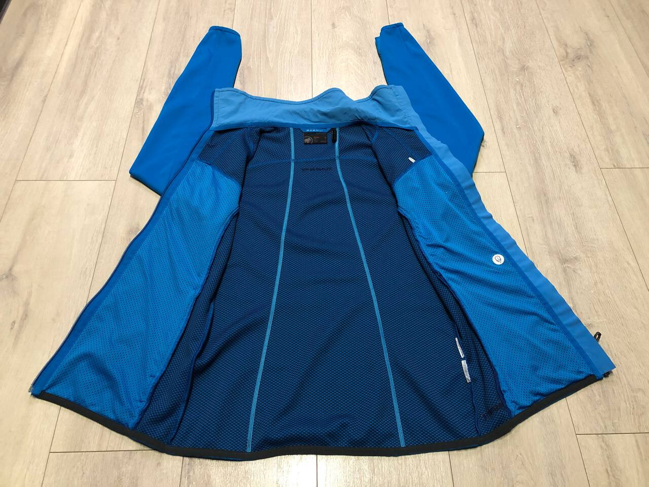 Mammut Ultimate Windstopper Softech Mountain Wome… - image 9