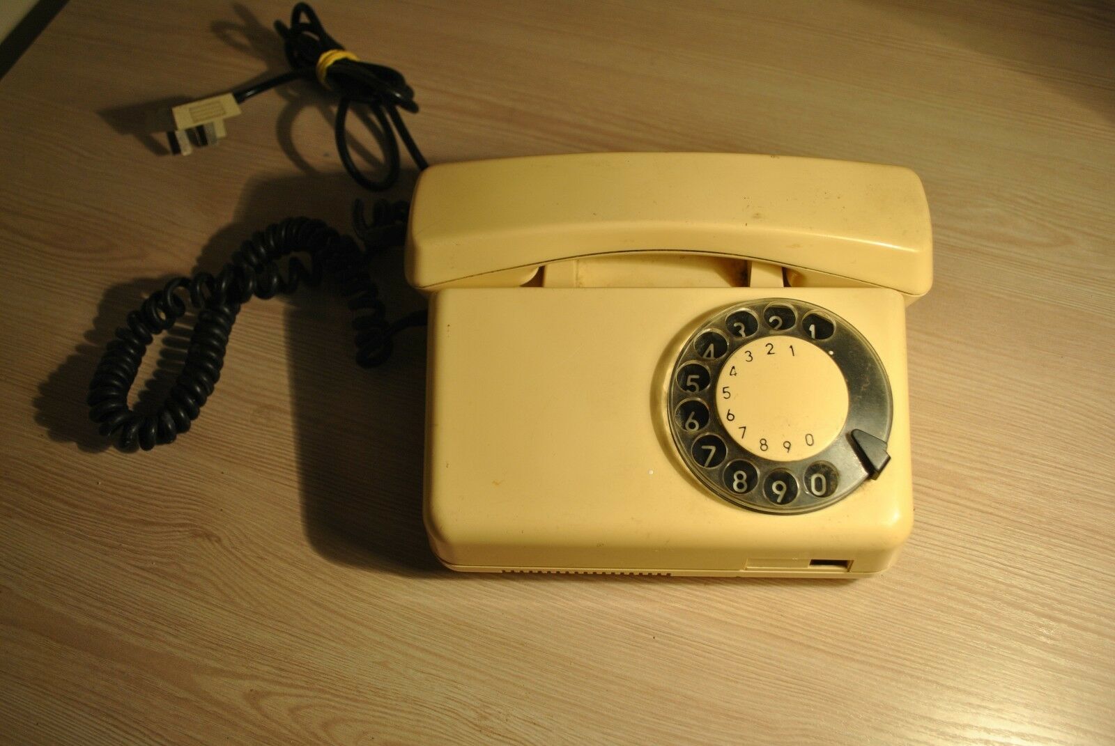 Téléphone à Cadran Rotatif Vintage Comdial - Modèle Slenderet Ivoire - Neuf Ancien Stock