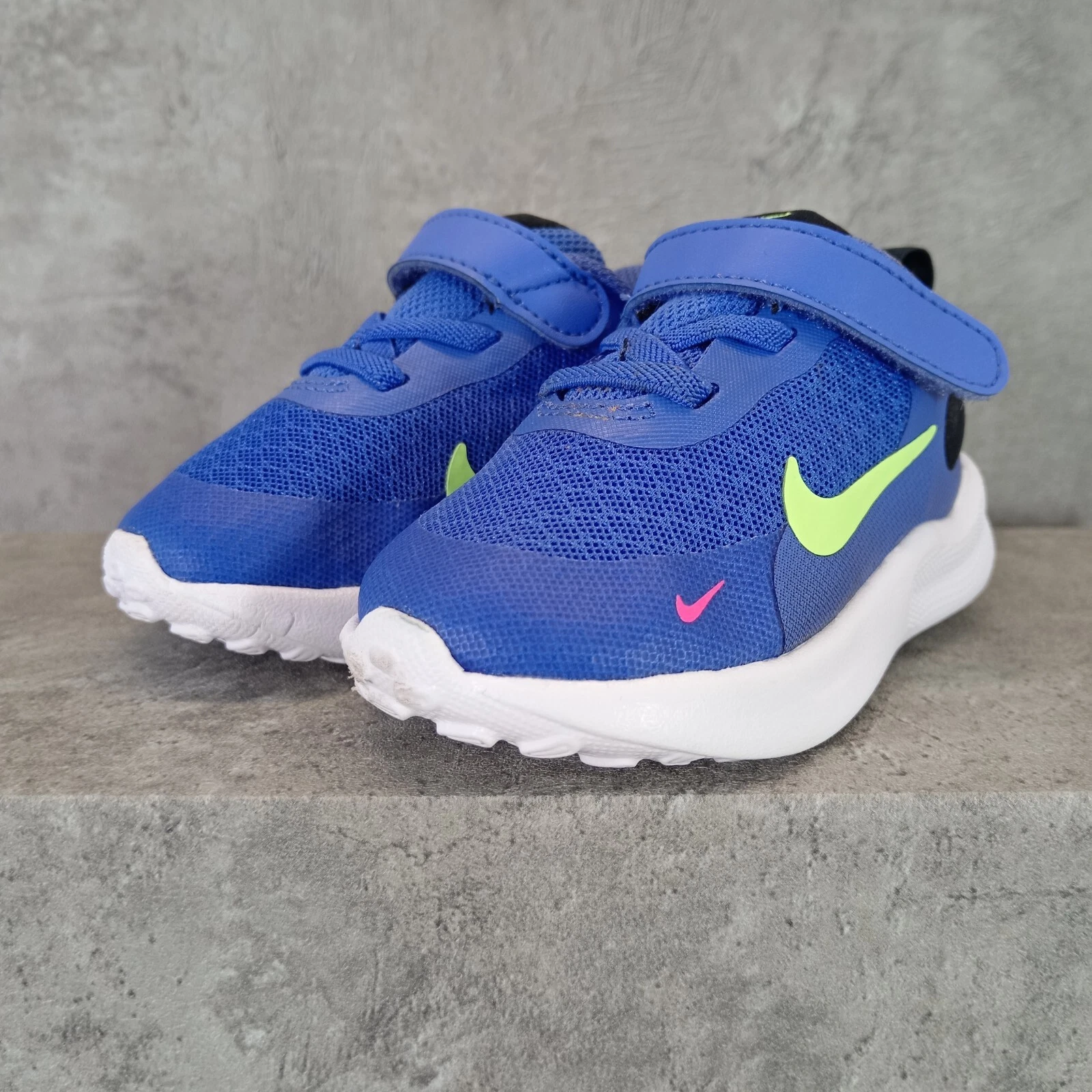 Nike Revolution 7 scarpe da ginnastica per bambina taglia UK 4 5 EU 21 blu sneakers