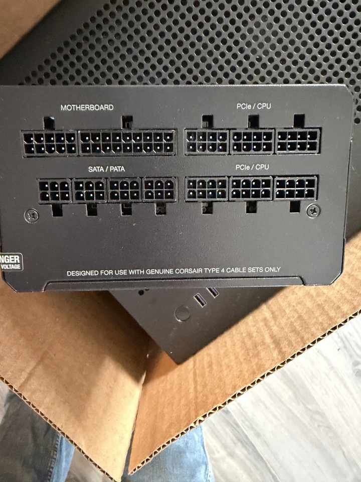 Fuente de alimentación totalmente modular Corsair RM1000e 80 Plus Gold 1000W SIN CABLES INC Foto 3 de 4