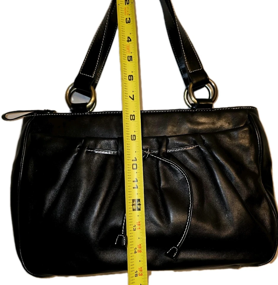Bolso de mano Maxx New York de cuero suave liso negro tamaño mediano Foto 2 de 4