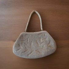 Vintage beaded White/off-white purse. Coin purse closure. Excellent condition.