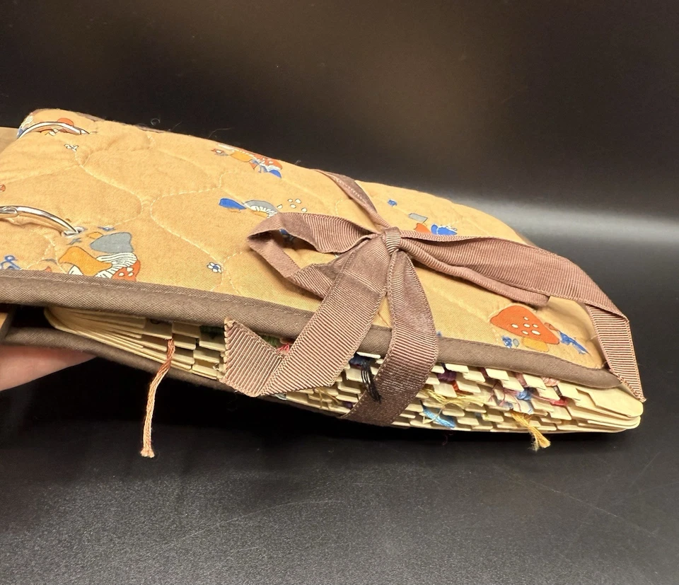 Vintage Quilted Embroidery Thread Case w/thread "Be Sew Crazy" Jacksonville, NC - Image 4 of 4