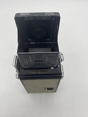 YASHICA-44 Copal Yashikor 60mm f/3.5 TLR for 127 film Twin YASHICA-44 Copal Yashikor 60mm f/3.5 TLR for 127 film Twin