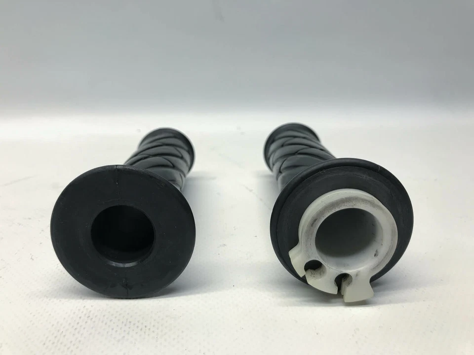 Yamaha FZR600R Handlebar Grips Throttle grips (1) 95' - Image 4 of 4