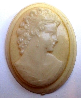 broche art déco camée beige buste de femme belle résine bijou vintage