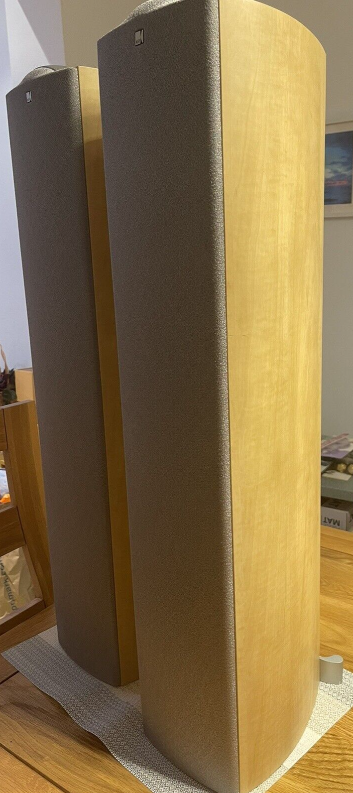 PAIR OF KEF Q4 MAPLE COLOURED FLOOR STANDING SPEAKERS PLUS SPIKES/FOAM