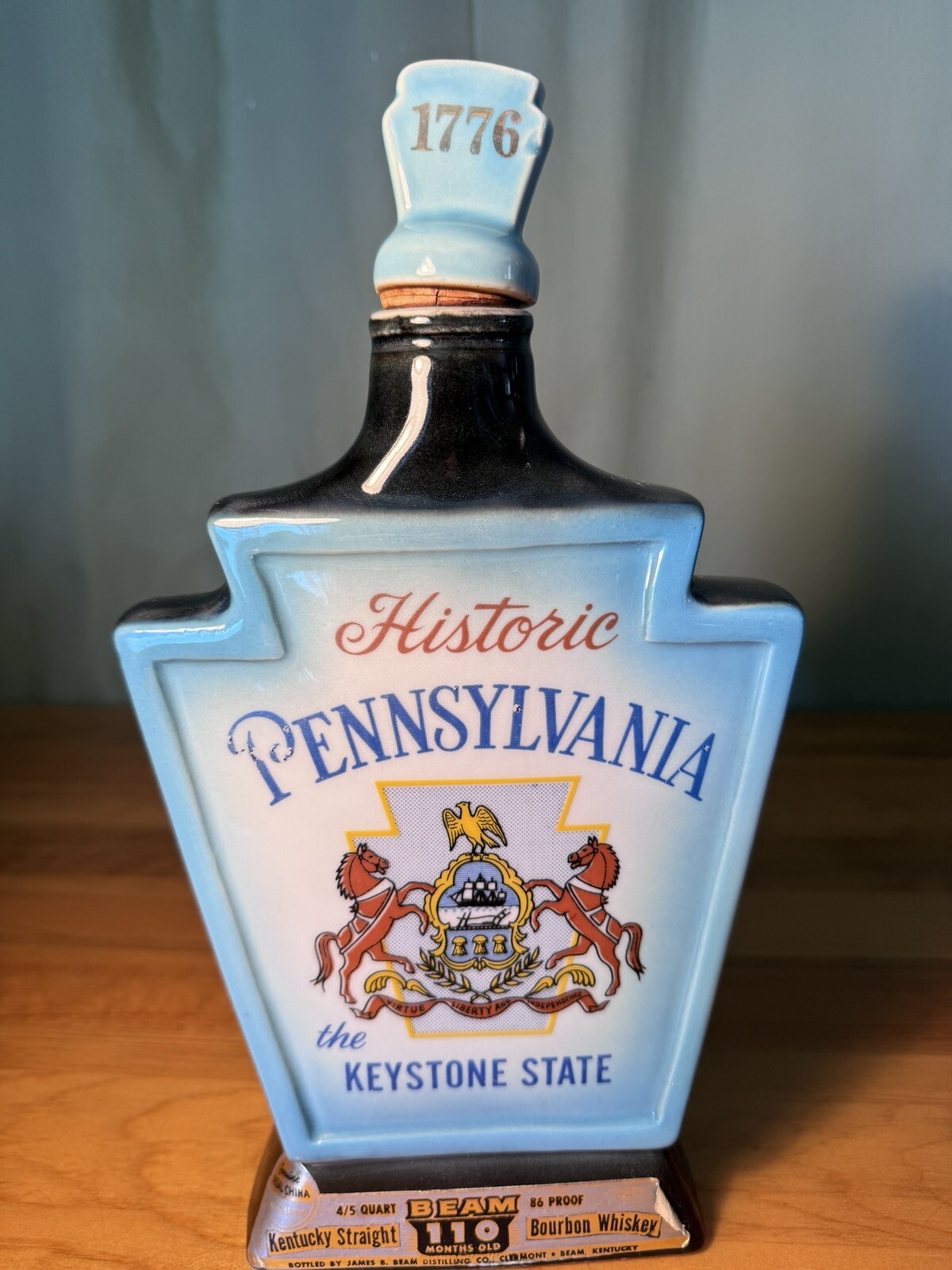 Historic Pennsylvania The Keystone State Empty Kentucky Bourbon Decanter  1968