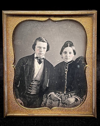 DAGUERREOTYPE - 1/6 PLATE COUPLE BY FINLEY - ORIGINAL SEALS - BEAUTIFUL MOP CASE - Picture 2 of 7