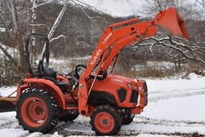 Kubota L3902 Tractor with quick attach LA526 front loader & 66
