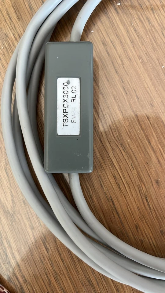 Schneider / Telemecanique TSXPCX3030 – Câble de programmation USB pour TSX Micro - Photo 2/2