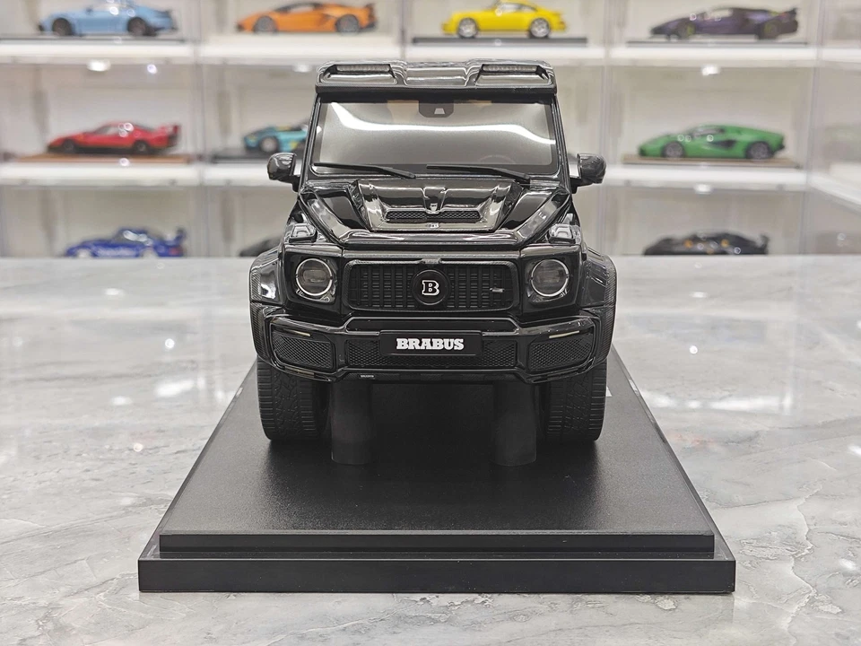 Modelo de coche GT Spirit 1:18 Mercedes Benz Brabus G800 4X4 negro edición limitada Foto 2 de 4