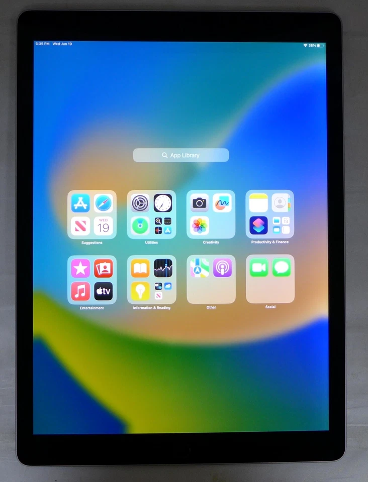 Apple iPad pro 12.9",A9X,256GB,(ML0T2LL/A)-Battery does not hold charge for long - Image 3 of 4