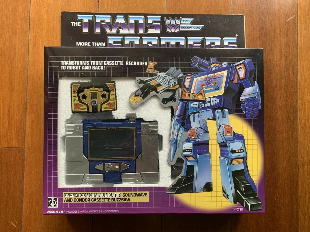 Transformer Toy G1 Soundwave brand new with a cassette instock ko