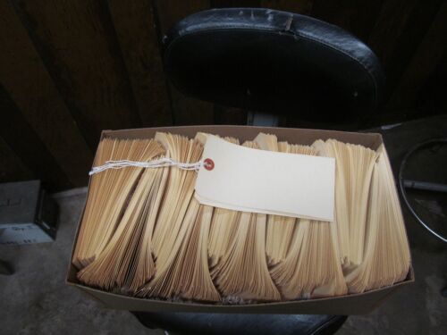 1000  Manila Tags with strings 6 1/4 X 3 1/8 - #8 size - Afbeelding 1 van 2