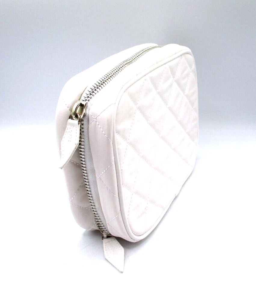 Bolsa cosmética Trish McEvoy maquiagem viagem acolchoada diamante branco zíper completo - Imagem 2 de 3