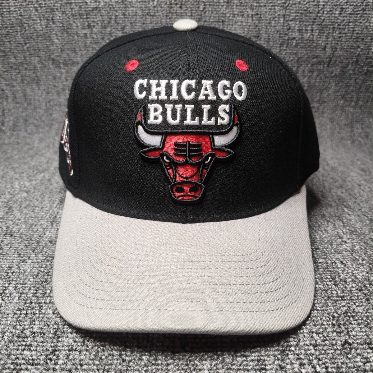 Mitchell & Ness Chicago Bulls NBA Snapback Hat Black White Red Curved Brim
