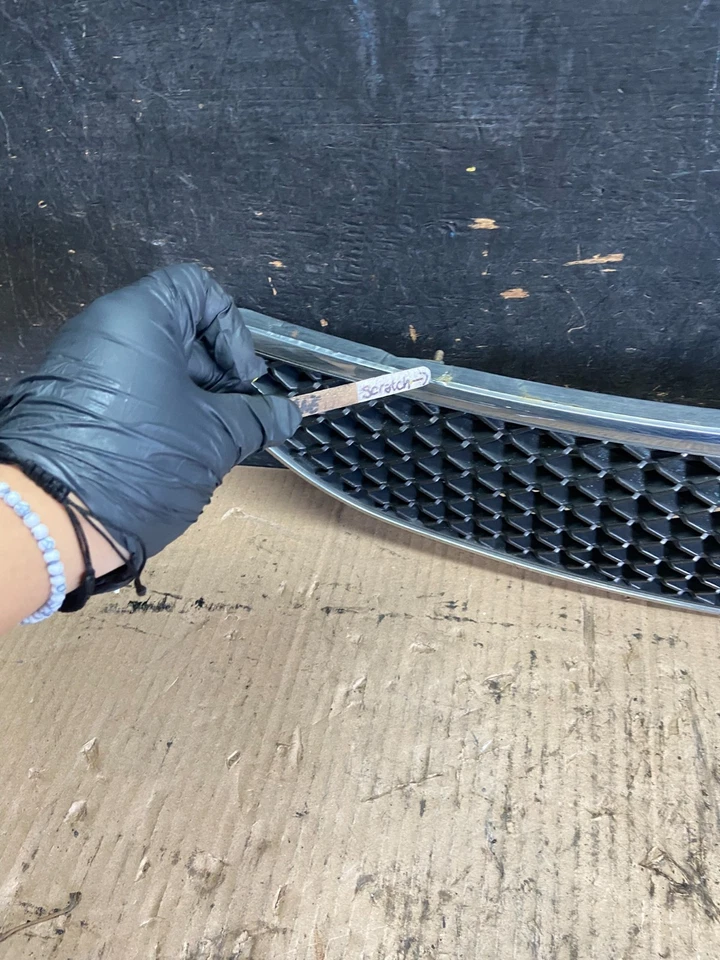 Parrilla de radiador Toyota Camry 2004 a 2006 53101-06060 Q3240 Foto 4 de 4