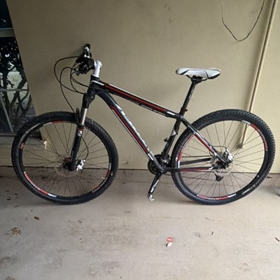 TREK Gary Fisher Mountain Bike 29'' Front Suspension Disc Brakes Black Red White