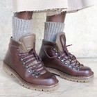 Chaussur femme de montagne en cuir marron foncé au tannage semelle Vibram N-Oil