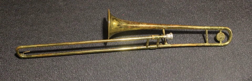 Trombón de colección Elkhart Indiana grabado con boquilla y estuche rígido ~ 23434 Foto 3 de 4