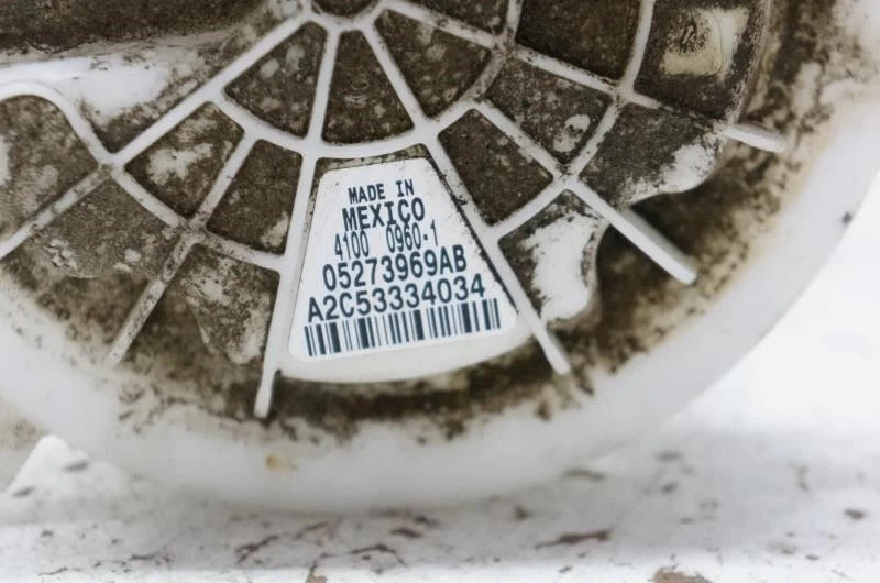 Chrysler Town & Country 2014 conjunto de bomba de combustible 05273969AB fabricante original Foto 4 de 4