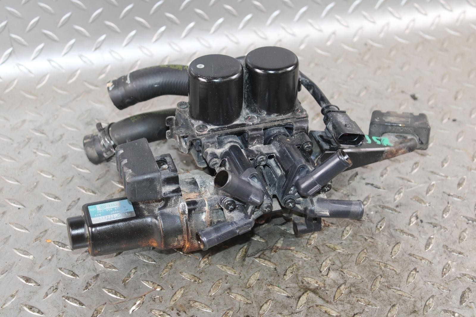 13-18 Flying Spur 6.0L Motor Engine Heater Control Water Valve Unit Factory OEM