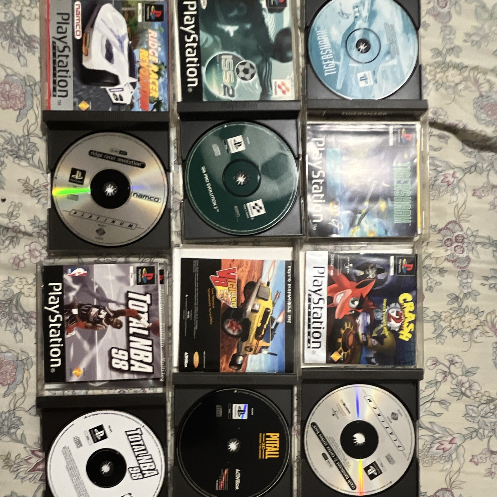 Sony PlayStation 1 PS1 PAL con giochi Crash Bandicoot, controller e cavi