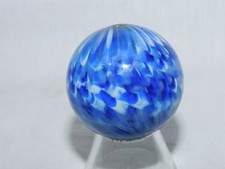 VINTAGE DAVIS MARBLE CONTEMPORARY ART GLASS MARBLE - ABOUT 1.5" WIDE........