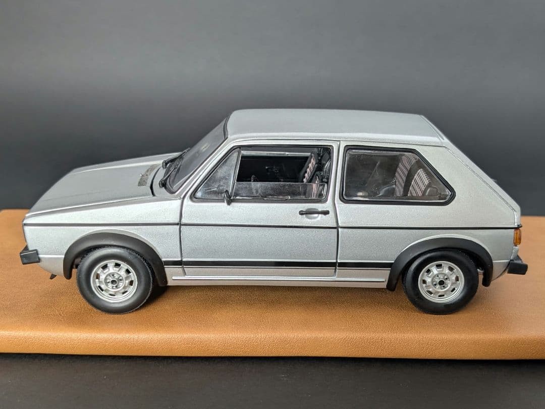 サンスター 1/18 VW ゴルフ GTI 中澤コレクション Sunstar 1/18 VW Golf GTI Nakazawa Collection with Opening Doors