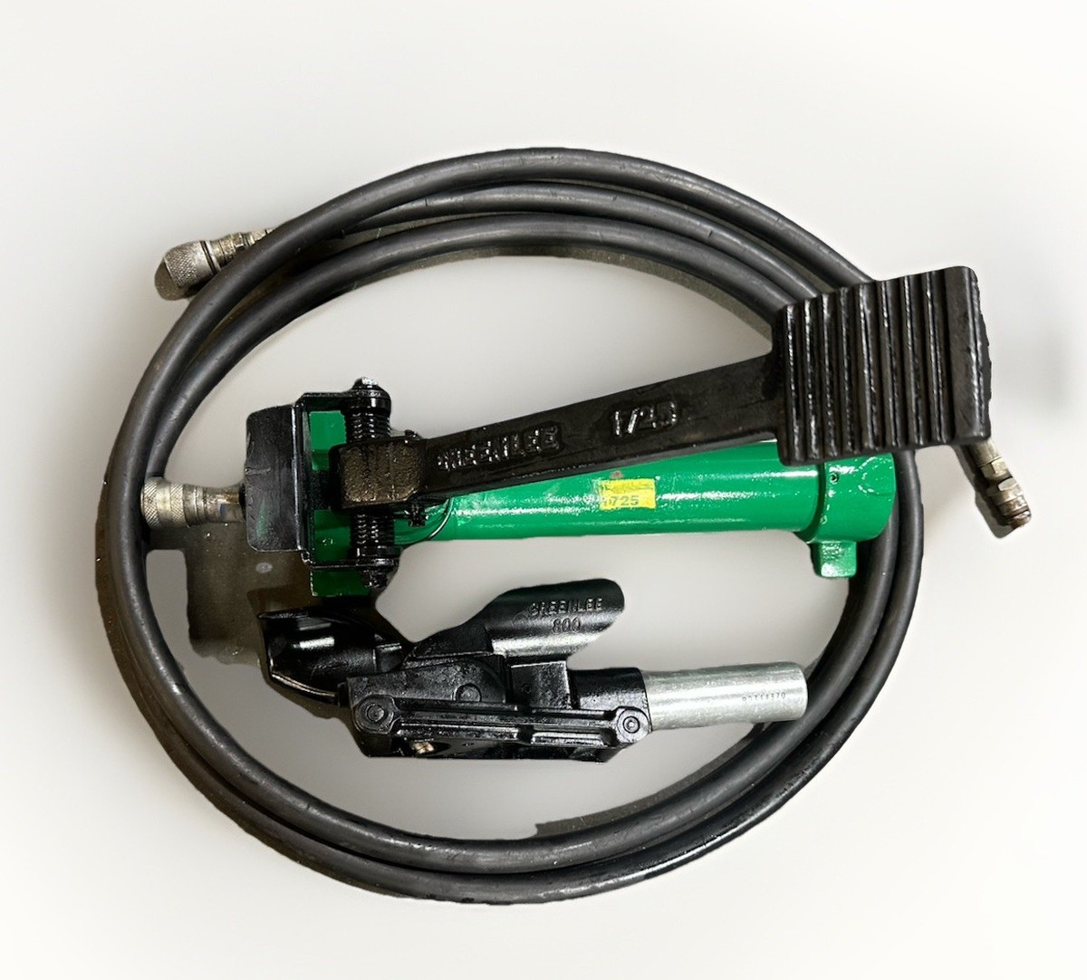 GREENLEE 800 HYDRAULIC CABLE BENDER WITH GREENLEE 1725 FOOT PUMP