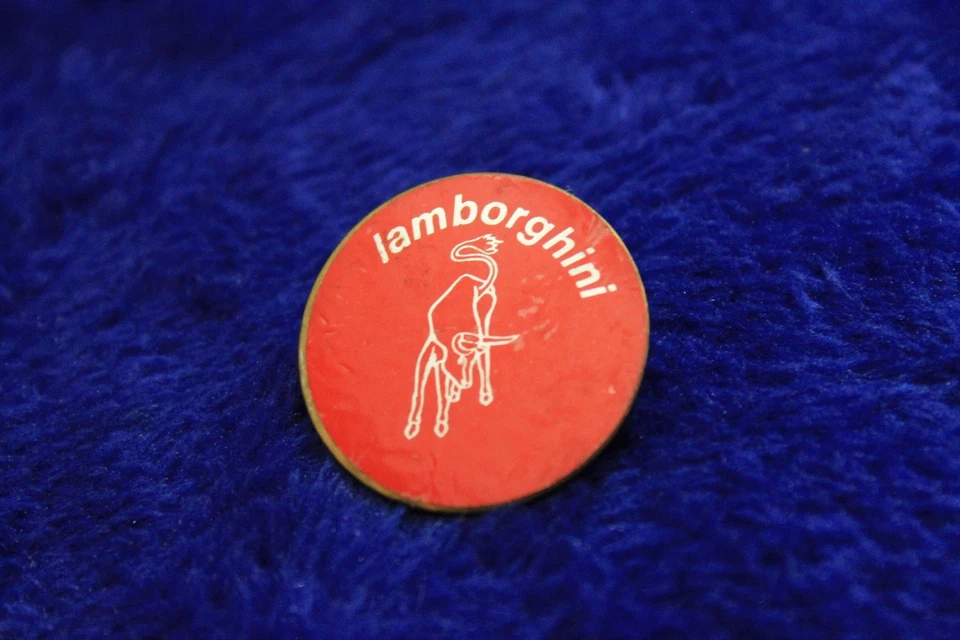 Accesorio de pasador de solapa para sombrero Lamborghini Foto 4 de 4
