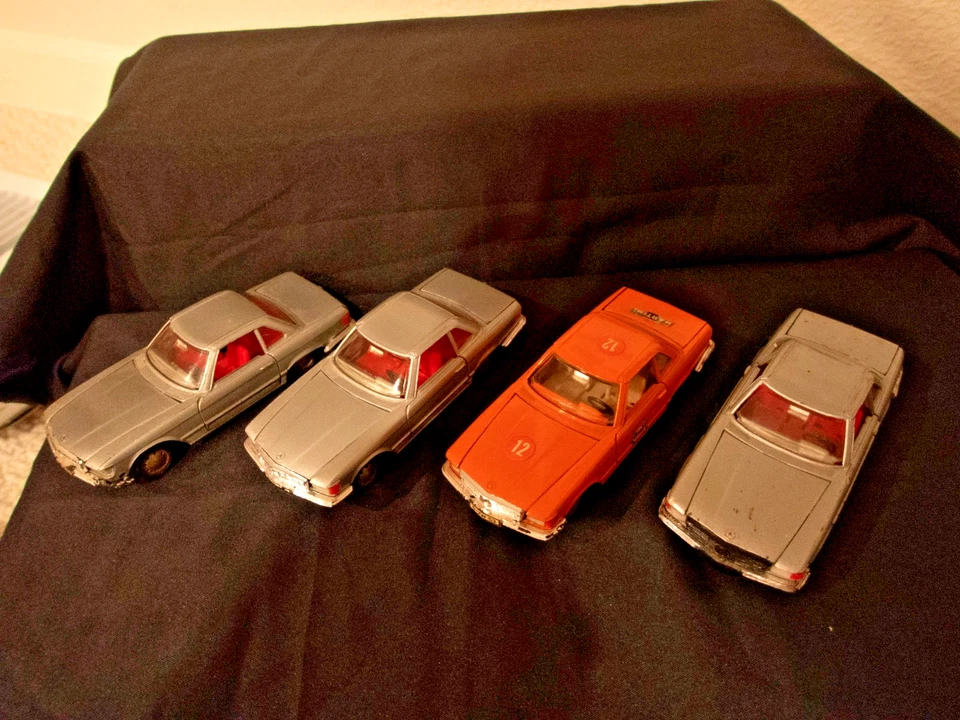 Marklin Mercedes 350 SL 1/43 (x4, with one rare? orange version) - Image 2 of 4