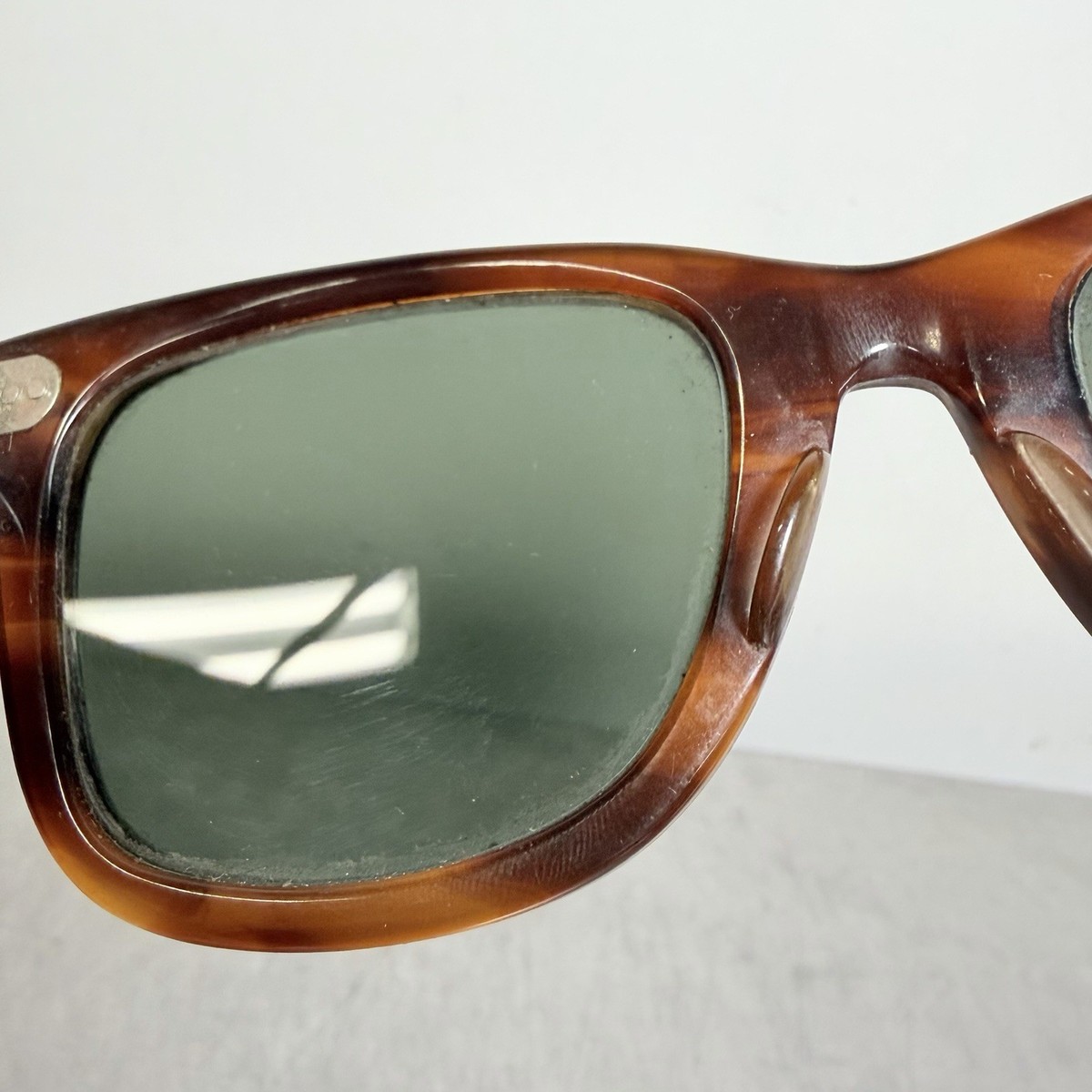 1980's VINTAGE B&L RAY-BAN L2052 TORTOISE WAYFARERS 5022