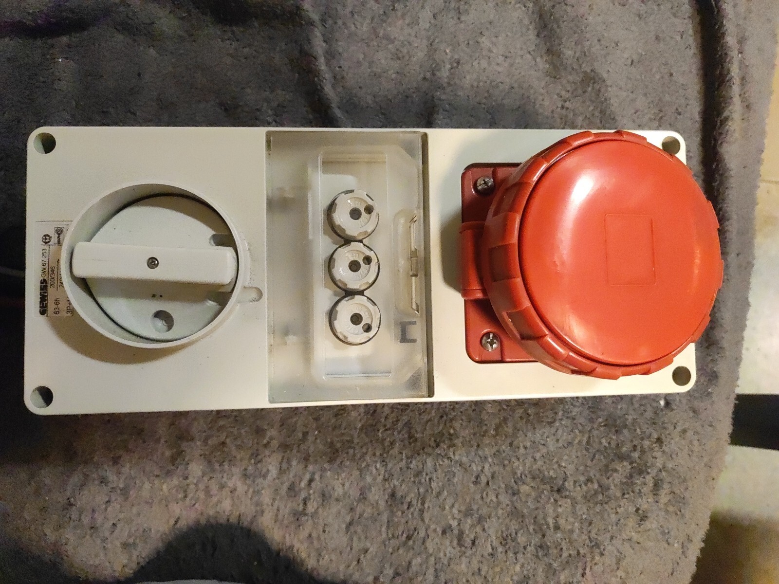 Boîtier pour socle GEWISS GW66331 technopolymère haute résistance aux chocs IP55