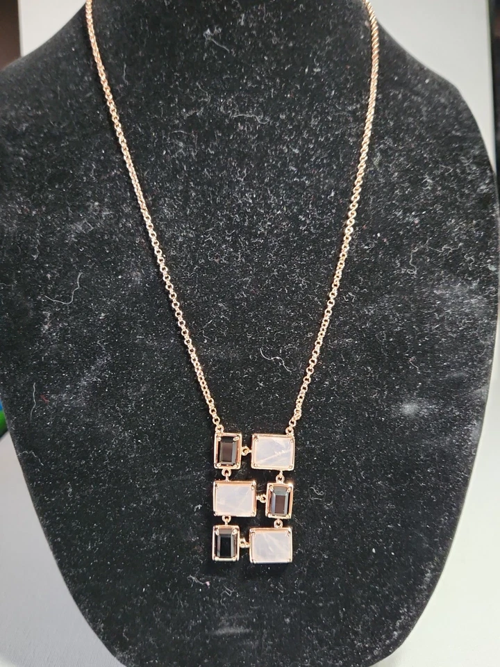 Collar Bronce Italia 36' con Cuarzo Rosa y Centro de Ónix Foto 2 de 4