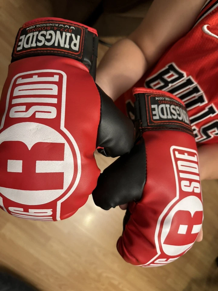 Guantes de boxeo Ringside para niños talla juvenil rojos Foto 3 de 4