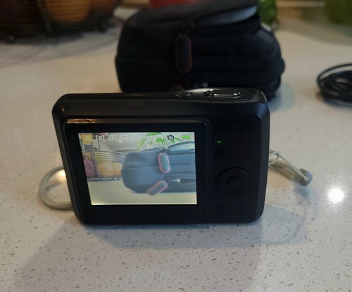 GE C1033 Digital Camera 10.1MP - Black,w/ case and charging cable. - Picture 4 of 4