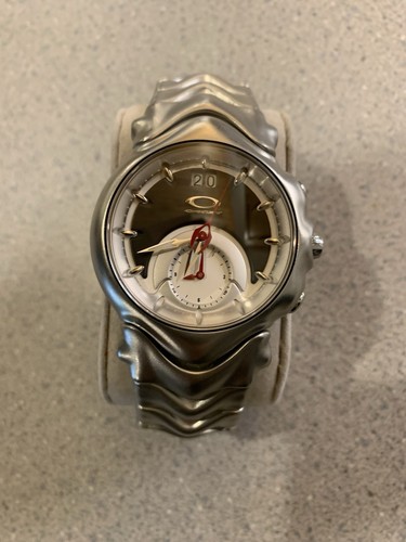 Oakley Judge Watch with Stainless Steel Band In Gunmetal.