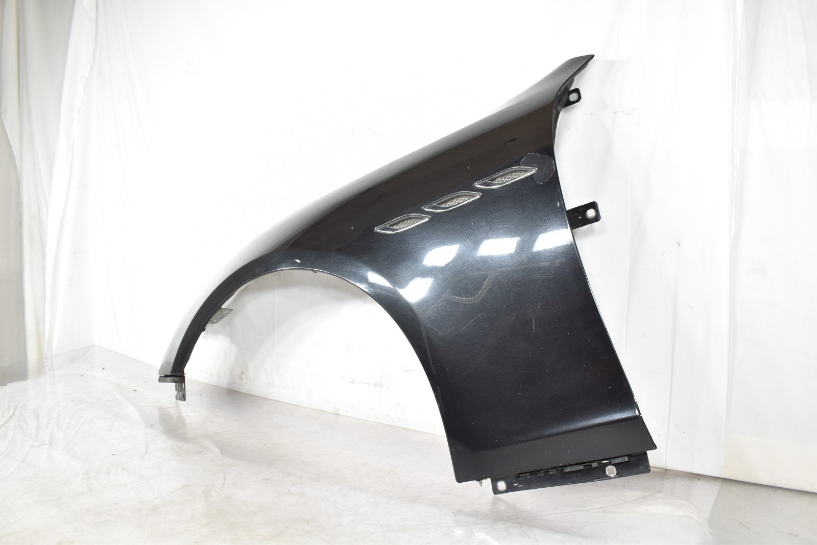 14-20 Maserati Ghibli Front Left Driver Side Fender Assembly Black 670008304 OEM