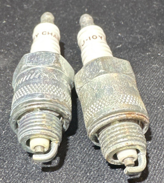 Vintage NOS Champion UJ-10Y Spark Plugs Pair Harley Panhead Shovelhead V-Twin