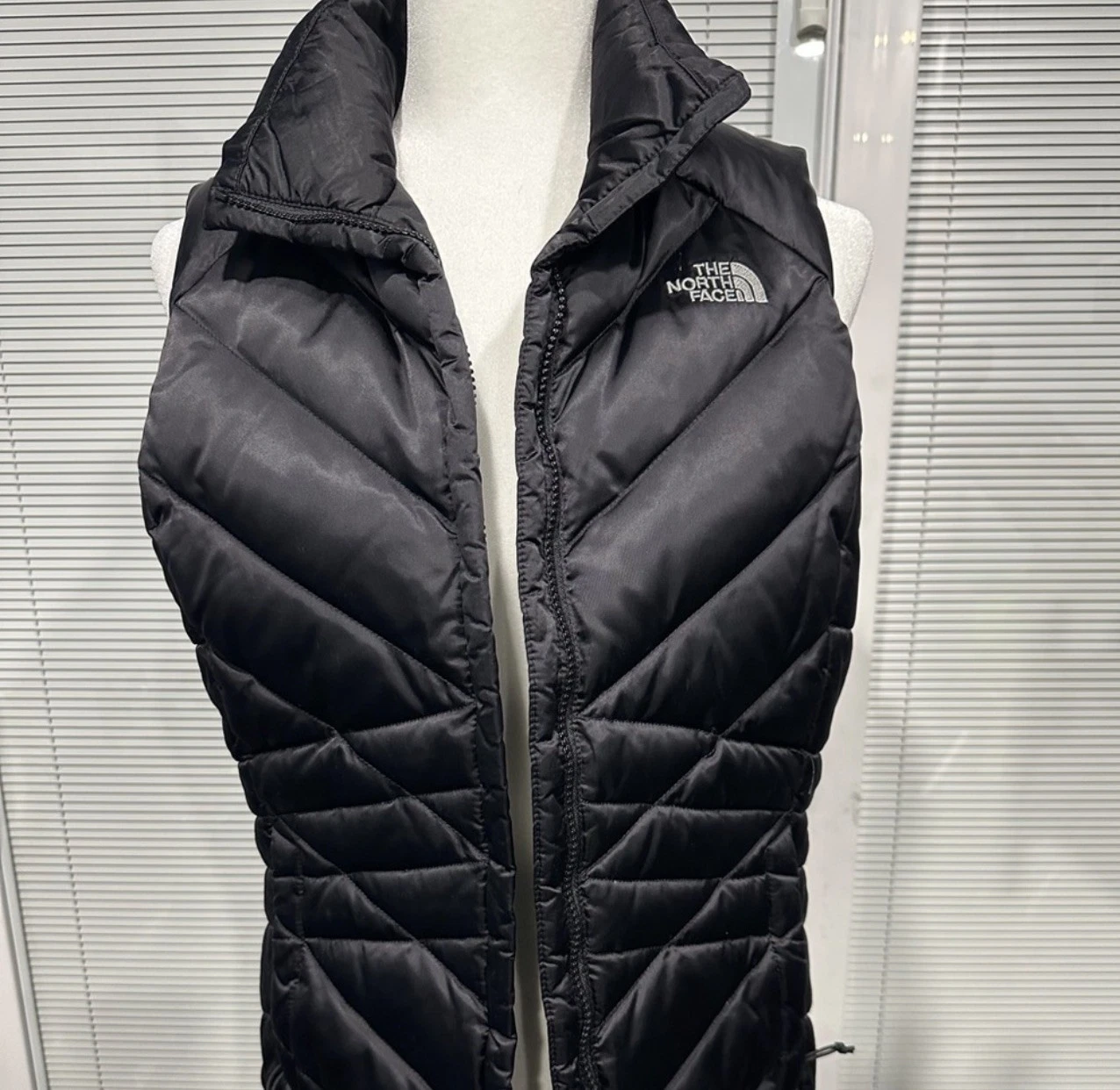 The North Face ThermoBall Vest Mens Size Medium Black Puffer Insulated Outdoors