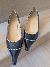 CHANEL Black  Beige Leather Pumps Heels Pointy Toe Size 38 / 7 US Italy