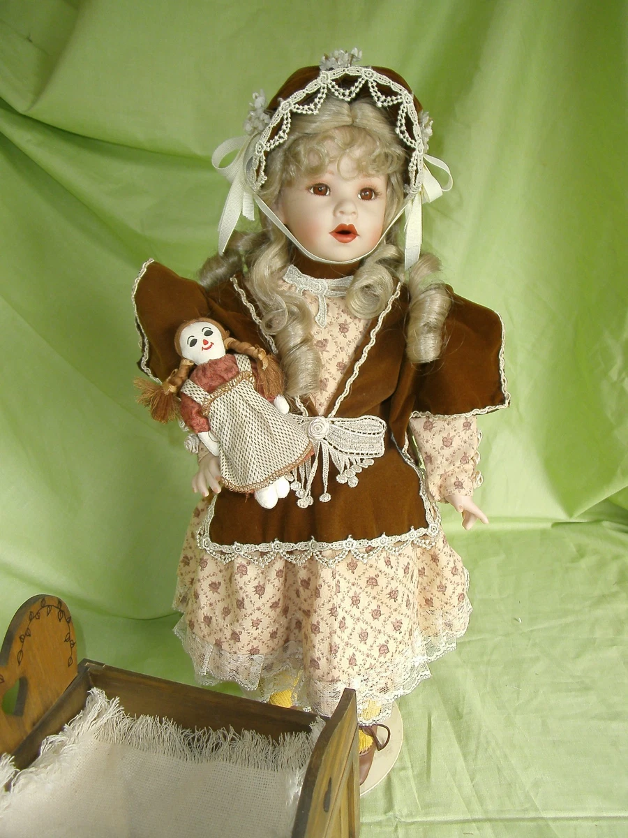 Puppensammlung, Coca Cola Sammlerpuppe  "Sarah"
