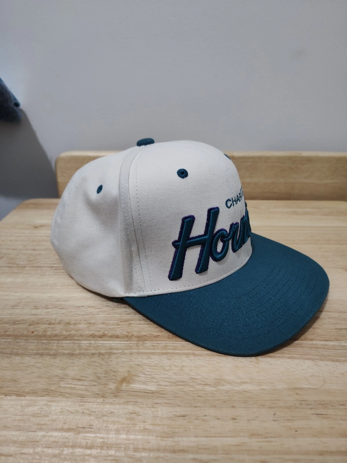Vintage Charlotte Hornets Two Tone Twill Script Snapback Hat image 2