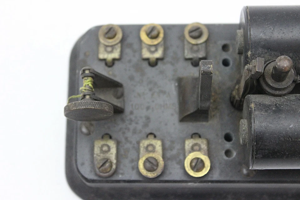 2 Vintage Western Electric Sounders No.21 A 100 Ohms Cast Base Brass Parts - Image 3 of 4