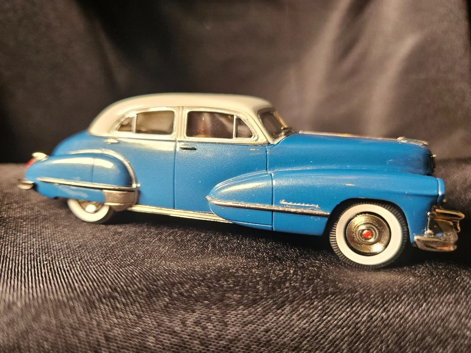 RARO Brooklin Modelos 1947 Cadillac 4 Puertas Sedán Azul Escala 1:43 Inv. #0958 Foto 2 de 4