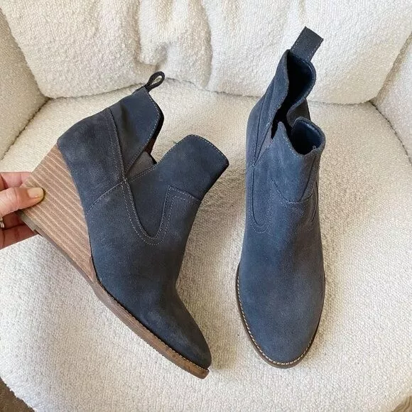Blondo Irving Waterproof Cut Out Wedge Bootie Suede Gray Women