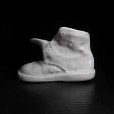 N24.519 Figure Statue Pocket Empty Shoe Fashion Ceramic Porcelain White Art